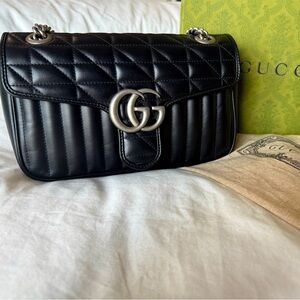 Gucci marmont handbag in pristine condition